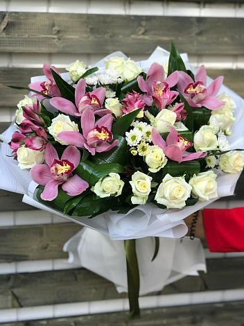 Букет цветов из: Розы и Хризантемы в Дмитрове