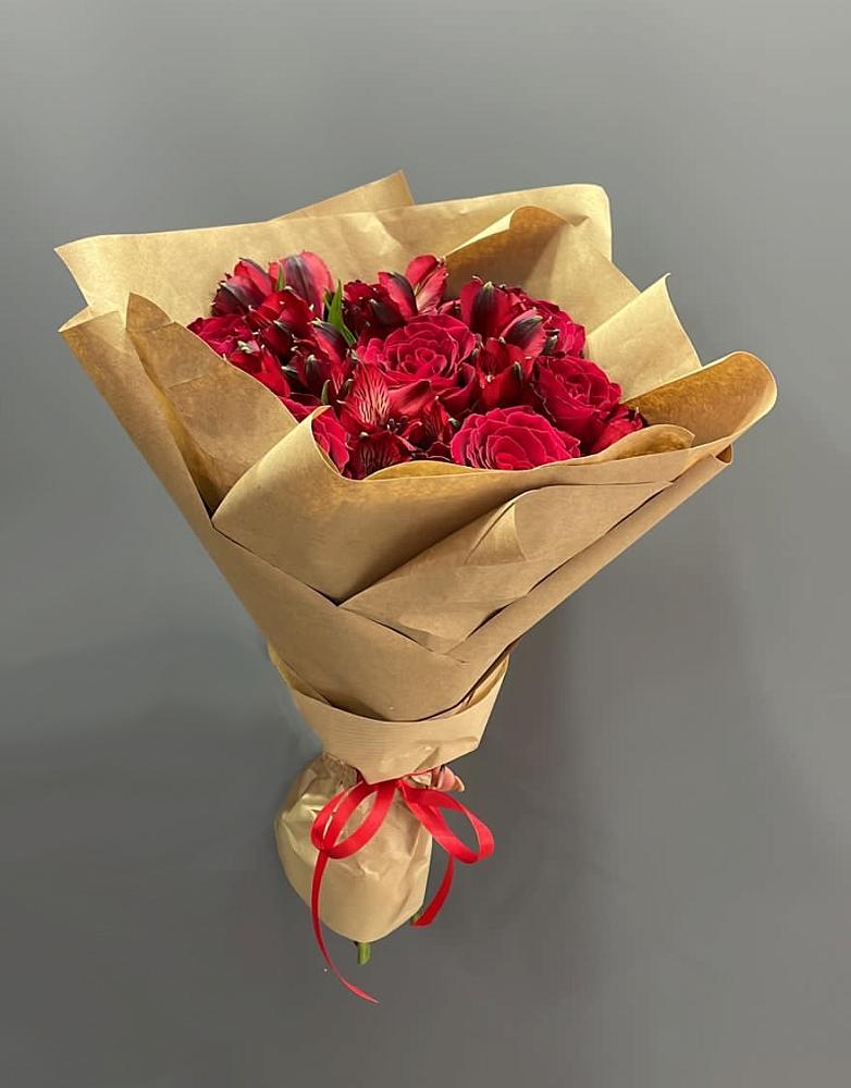 Букет цветов из: Альстромерии и Розы в Дмитрове