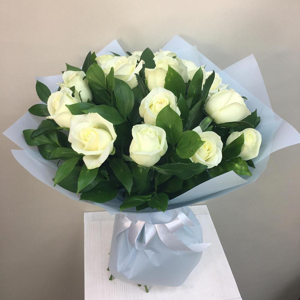 Букет 15 Белых роз Проуд в Дмитрове