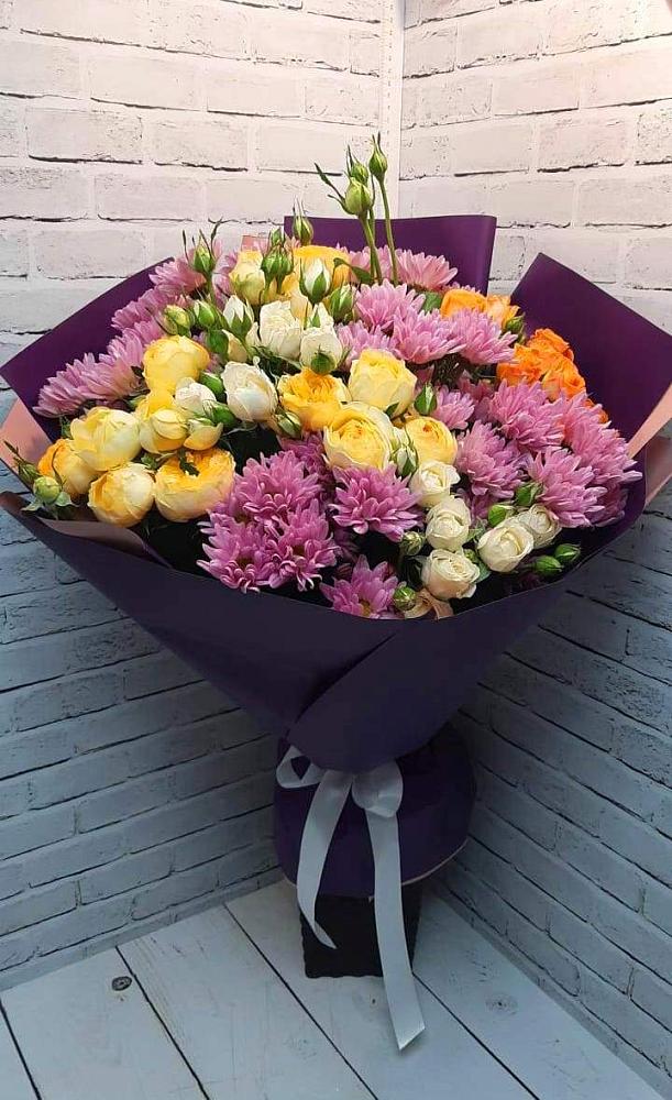 Букет цветов из: Хризантемы и Розы в Дмитрове
