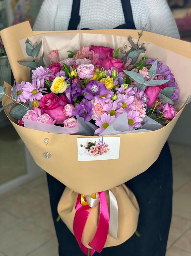 Букет цветов из: Хризантемы, Гвоздики и Альстромерии в Дмитрове