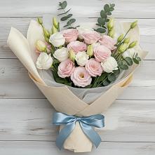 Букет цветов из:  Лизиантусы в Дмитрове