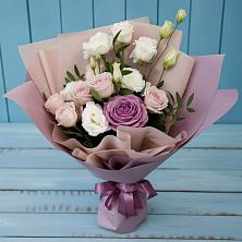 Букет цветов из:  Розы и Лизиантусы в Дмитрове