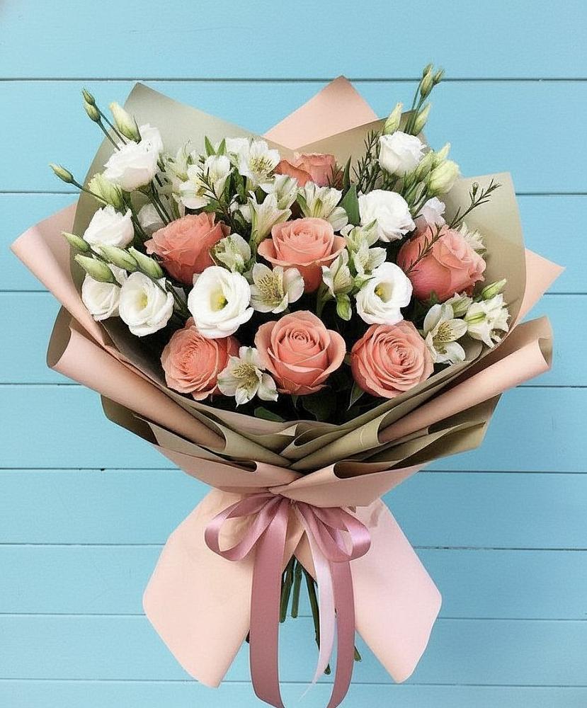 Букет цветов из: Розы, Альстромерии и Лизиантусы в Дмитрове