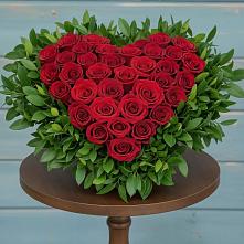 Цветочная композиция из Розы в виде сердца в Дмитрове