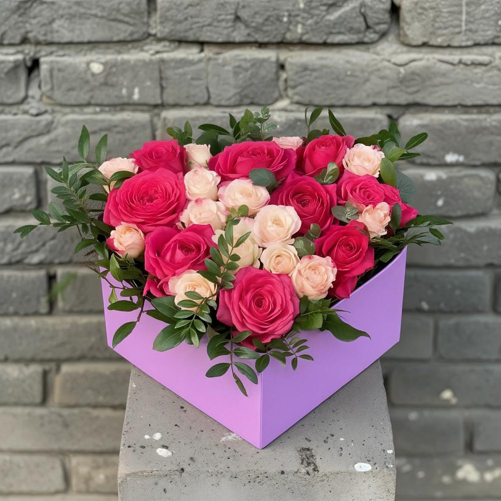 Цветочная композиция из Розы в коробке в Дмитрове