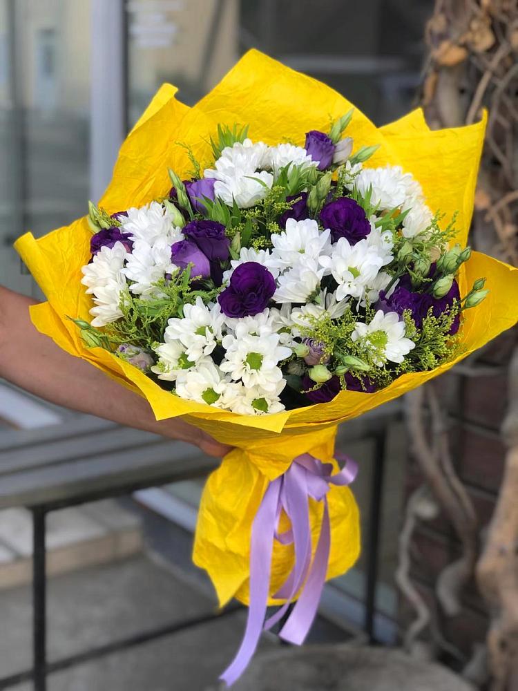 Букет цветов из: Ирисы, Хризантемы и Ромашки в Дмитрове