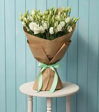 Букет цветов из:  Лизиантусы в Дмитрове