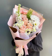 Букет цветов из:  Хризантемы и Розы в Дмитрове