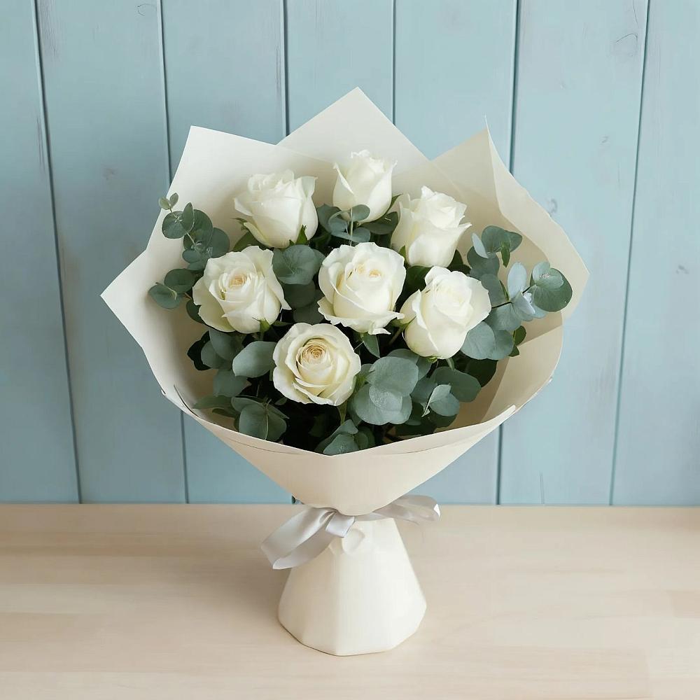 Букет Белые розы в Эвкалипте в Дмитрове