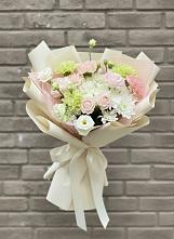 Букет цветов из:  Гвоздики, Розы, Лизиантусы и Хризантемы в Дмитрове