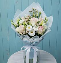 Букет цветов из:  Розы и Лизиантусы в Дмитрове