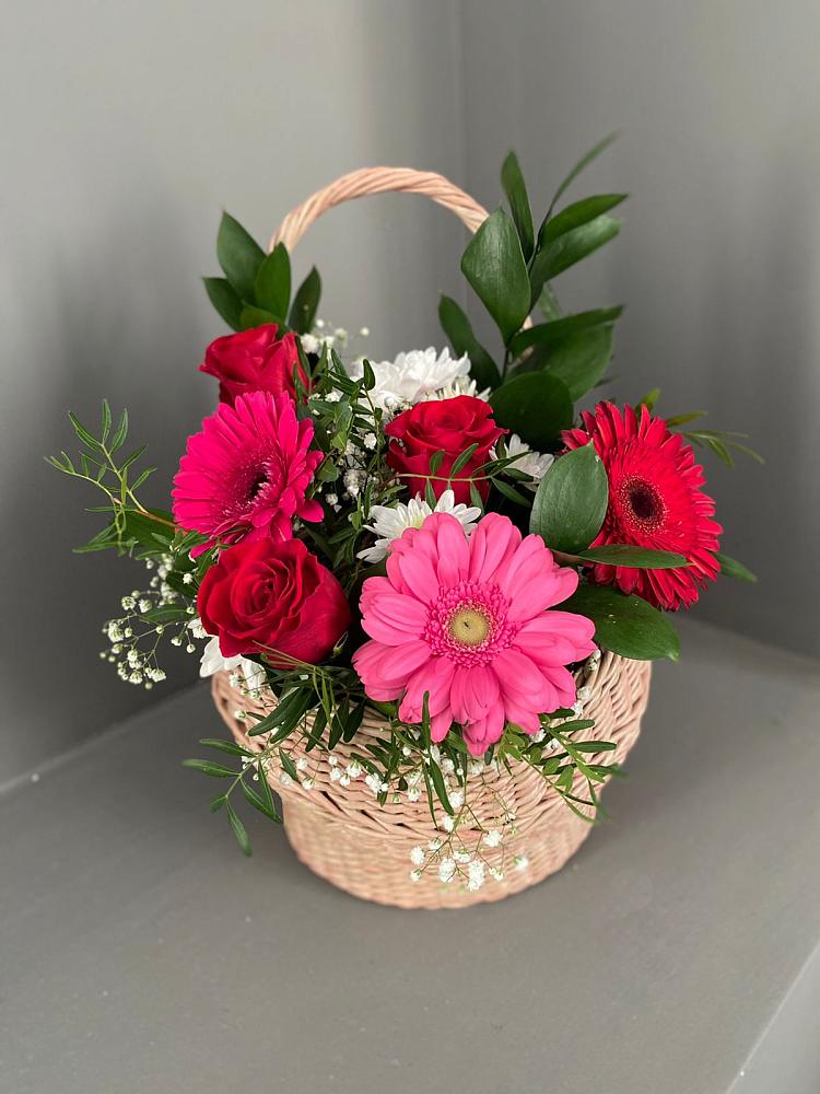 Цветочная композиция из Розы, Хризантемы и Герберы в корзине в Дмитрове