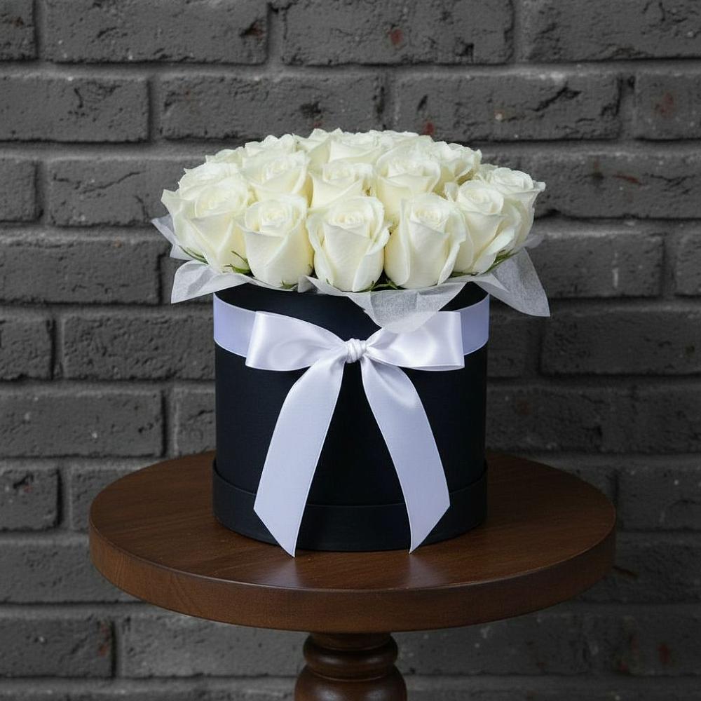 Цветочная композиция из Розы в шляпной коробке в Дмитрове