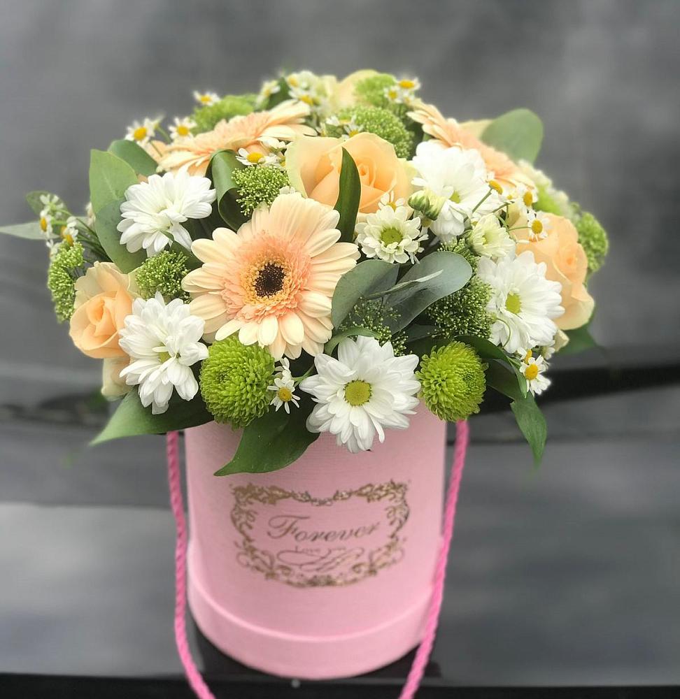 Цветочная композиция из Розы, Герберы и Хризантемы в шляпной коробке в Дмитрове