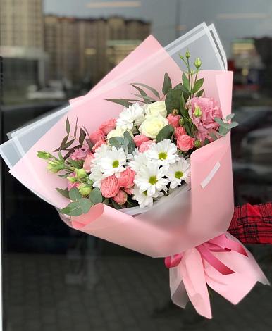 Букет цветов из: Розы, Лизиантусы и Хризантемы в Дмитрове