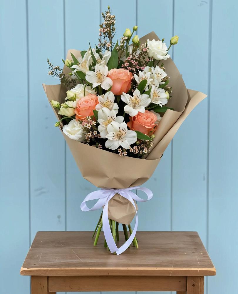 Букет цветов из: Альстромерии, Лизиантусы, Розы и Хризантемы в Дмитрове