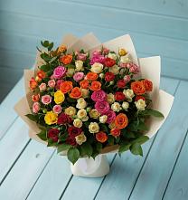 Букет Микс из разноцветных кустовых роз в Дмитрове