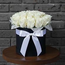 Цветочная композиция из Розы в шляпной коробке в Дмитрове